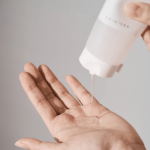 SKIN1004 - Madagascar Centella Tone Brightening Cleansing Gel Foam 125 ML | Limpiador Exfoliante y Unificador de Tono